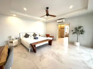 À louer 5 chambres maison à Bang Lamung, Chonburi