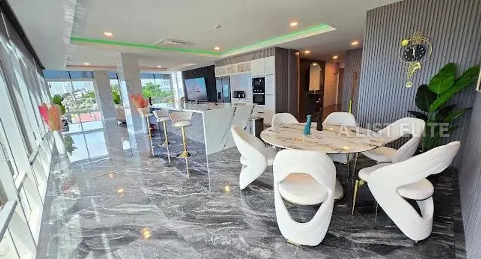 For rent 2 bedrooms condo 