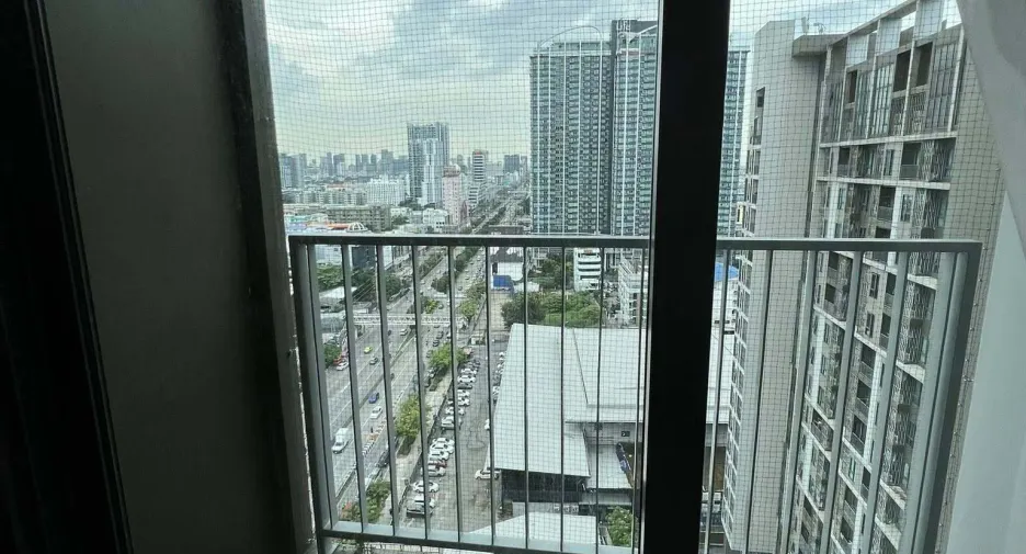 出售 和 出租 2 卧室 公寓 在 Huai Khwang, 曼谷