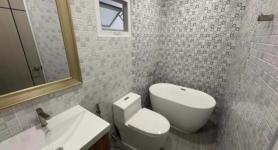 For rent 3 bedrooms townhouse in Mueang Phuket, Phuket