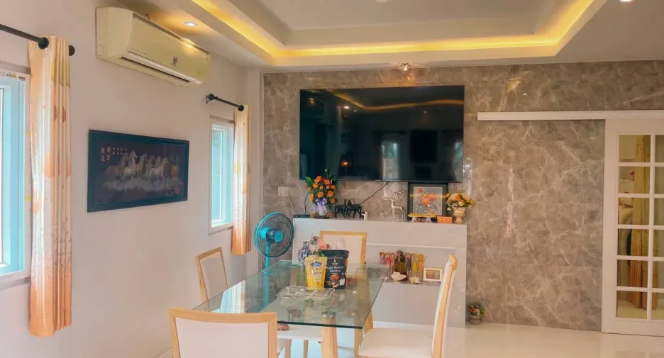 For sale 7 bedrooms house in Mueang Uttaradit, Uttaradit