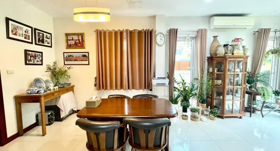 For rent 3 bedrooms house in Mueang Udon Thani, Udon Thani