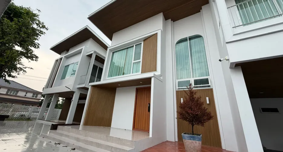 Casa en venta de 5 habitaciones en Thawi Watthana, Bangkok