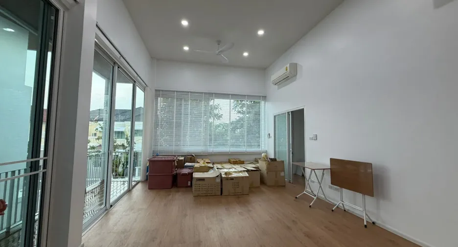Casa en venta de 5 habitaciones en Thawi Watthana, Bangkok
