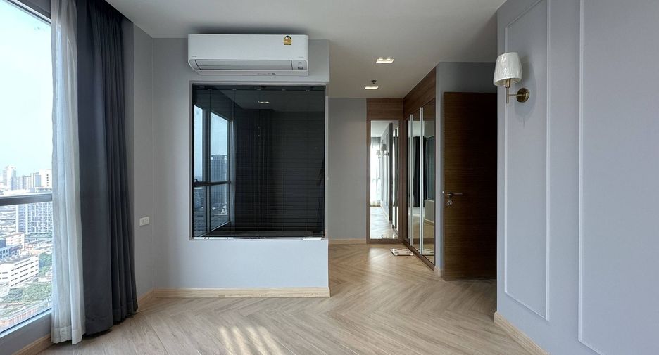 For rent 2 bedrooms condo in Phaya Thai, Bangkok