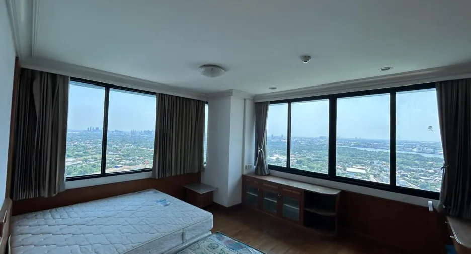 For sale 3 bedrooms condo in Yan Nawa, Bangkok