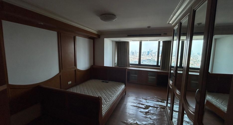 Condo en venta de 3 habitaciones en Yan Nawa, Bangkok
