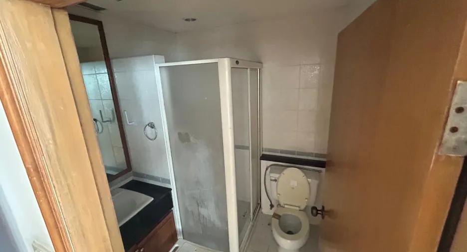 For sale 3 bedrooms condo in Yan Nawa, Bangkok