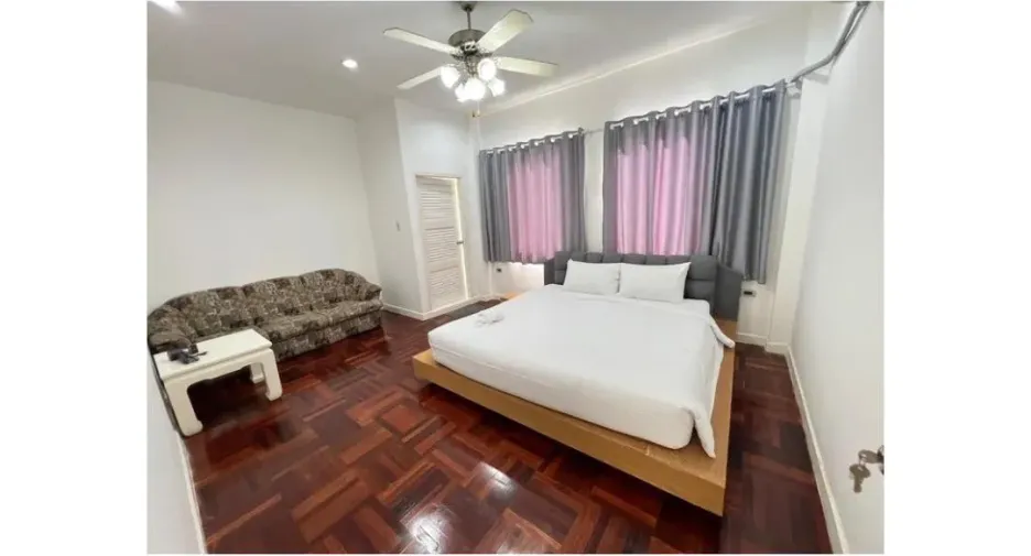 À louer 9 chambres villa à Khlong Toei, Bangkok
