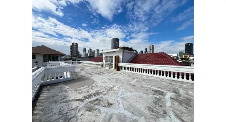À louer 9 chambres villa à Khlong Toei, Bangkok
