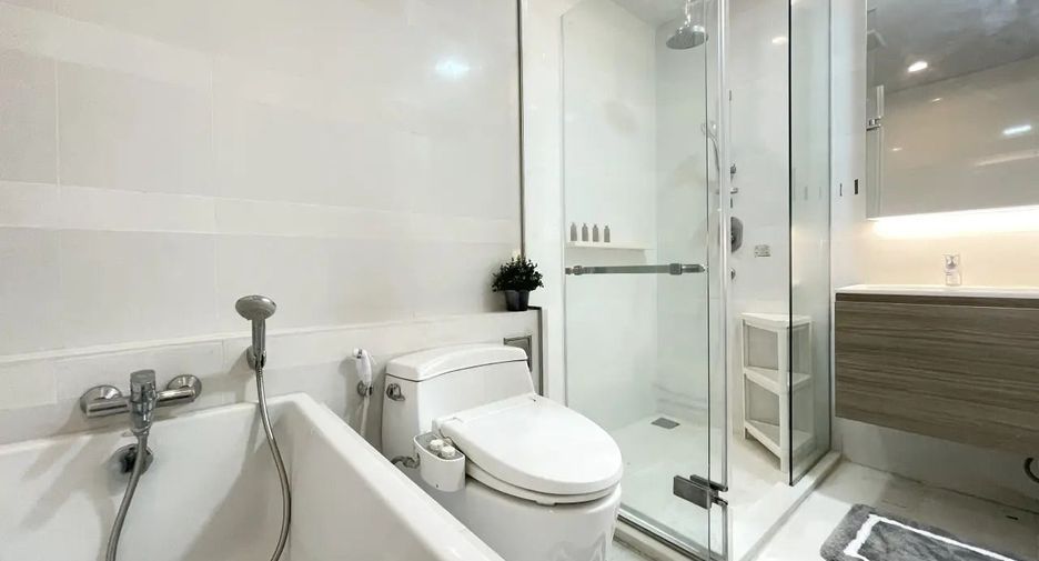 For rent 2 bedrooms condo in Khlong Toei, Bangkok