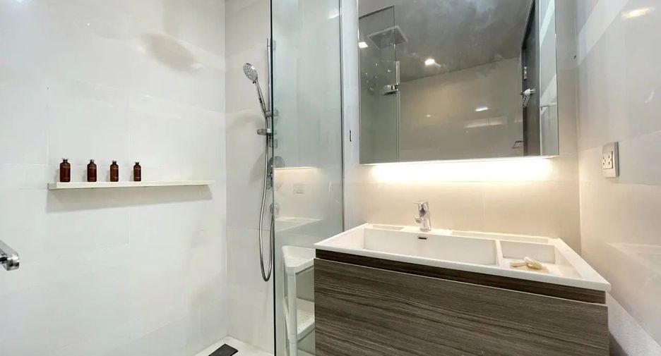 For rent 2 bedrooms condo in Khlong Toei, Bangkok
