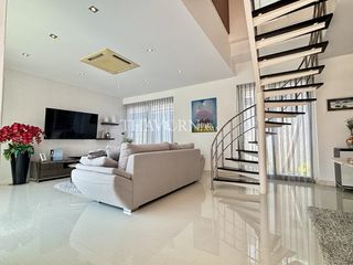 Haus zum Kauf mit 4 Zimmer in Bang Lamung, Chonburi