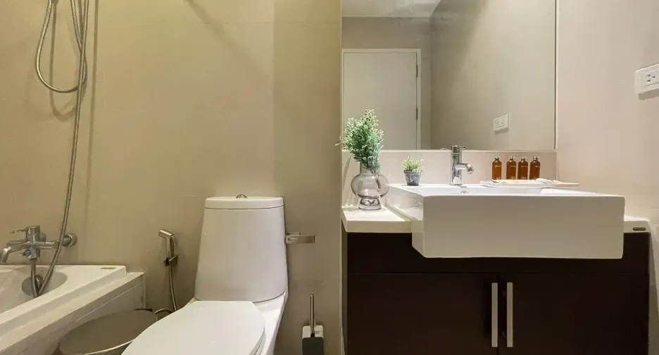 For rent 1 bed condo in Watthana, Bangkok