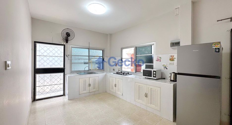 For rent and for sale 3 bedrooms house in Bang Lamung, Chonburi