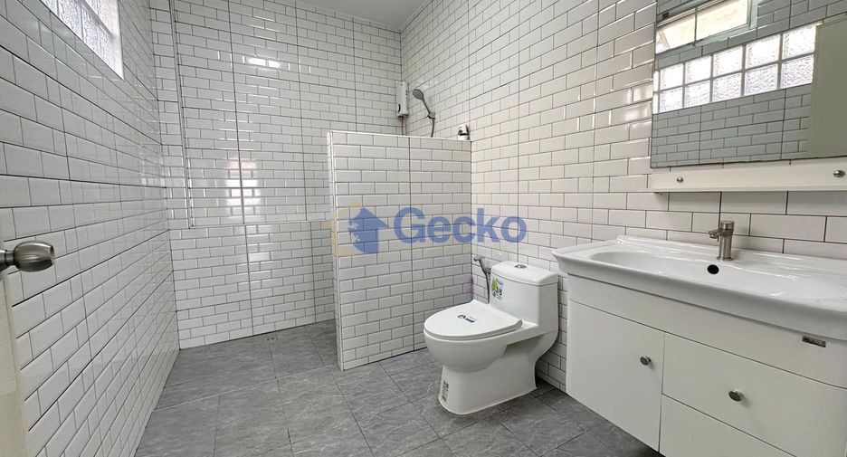 For rent and for sale 3 bedrooms house in Bang Lamung, Chonburi