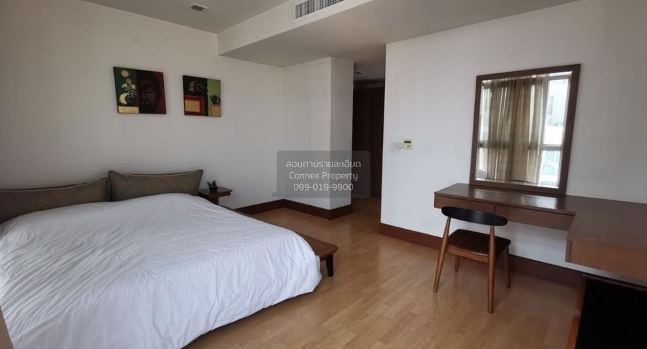 For rent 3 bedrooms condo in Khlong Toei, Bangkok