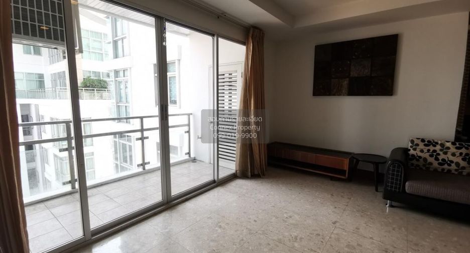 For rent 3 bedrooms condo in Khlong Toei, Bangkok