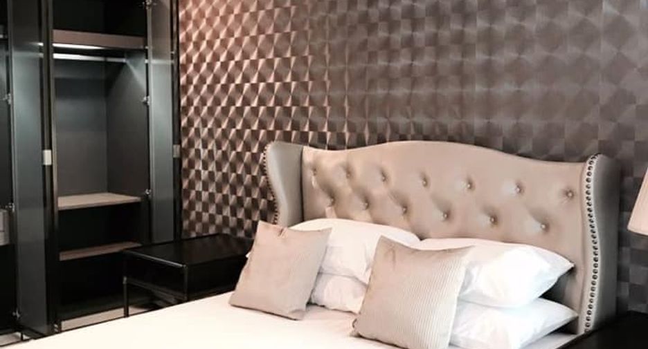 For rent 2 bedrooms condo in Pathum Wan, Bangkok