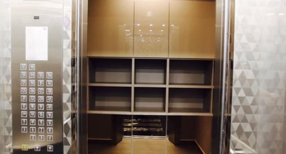 For rent 2 bedrooms condo in Pathum Wan, Bangkok