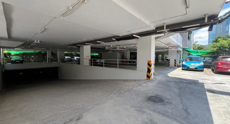 For rent and for sale studio condo in Phaya Thai, Bangkok