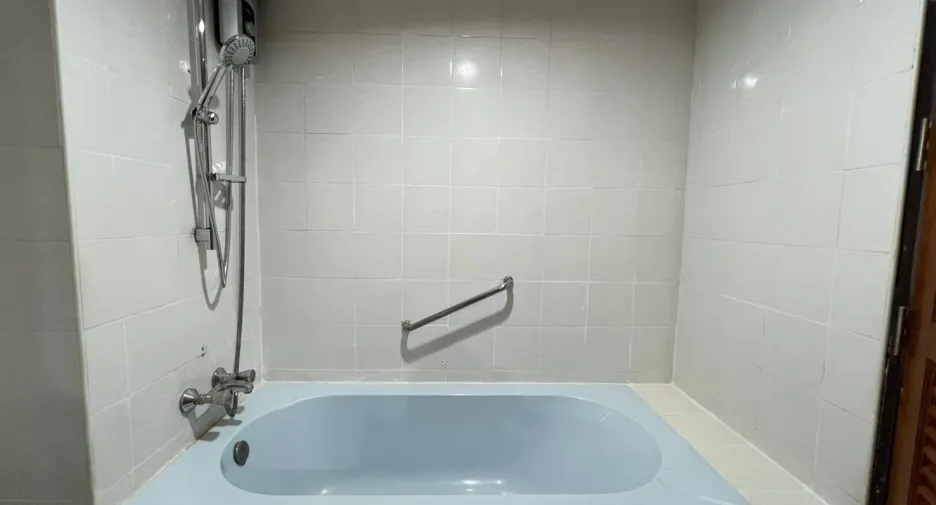 For rent and for sale studio condo in Phaya Thai, Bangkok