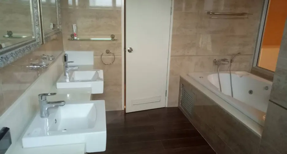 For sale and for rent 3 bedrooms condo in Phaya Thai, Bangkok