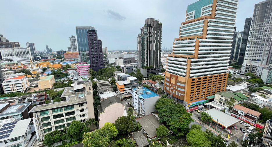 For rent 2 bedrooms condo in Watthana, Bangkok