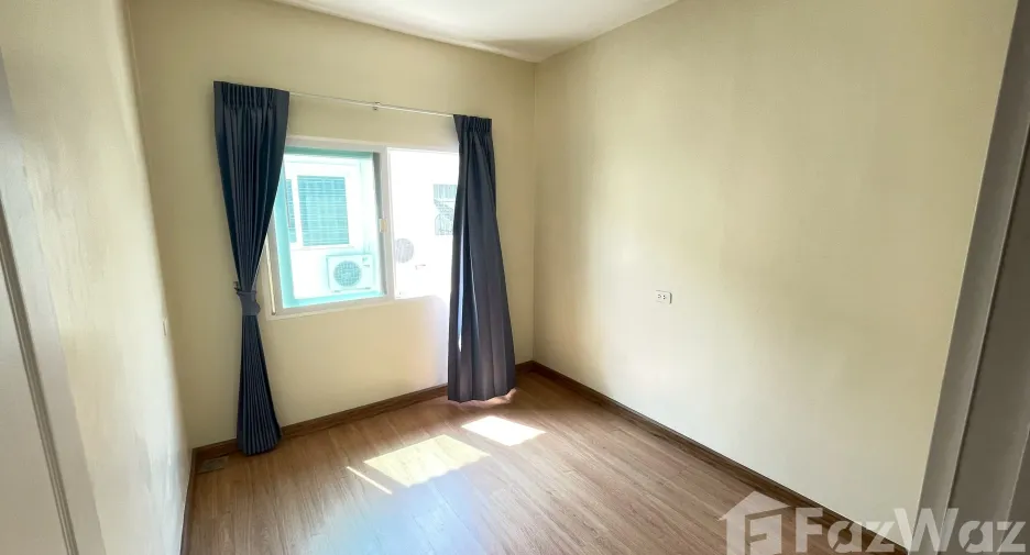 For sale 4 bedrooms townhouse in Mueang Samut Sakhon, Samut Sakhon