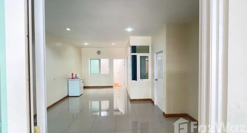 For sale 4 bedrooms townhouse in Mueang Samut Sakhon, Samut Sakhon