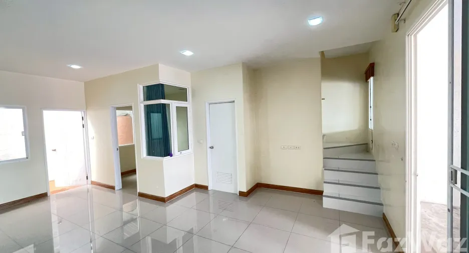 For sale 4 bedrooms townhouse in Mueang Samut Sakhon, Samut Sakhon