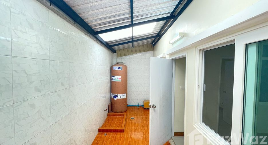 For sale 4 bedrooms townhouse in Mueang Samut Sakhon, Samut Sakhon