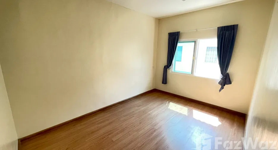 For sale 4 bedrooms townhouse in Mueang Samut Sakhon, Samut Sakhon