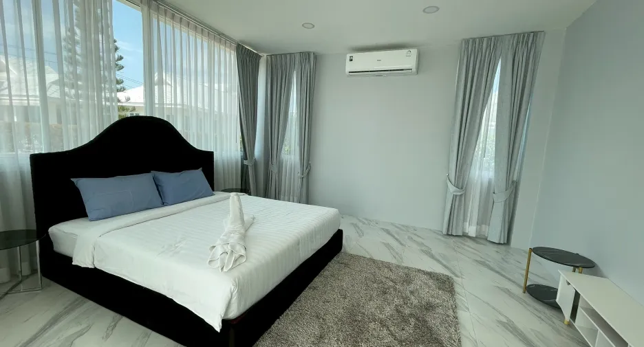 For rent 4 bedrooms villa in Hua Hin, Prachuap Khiri Khan