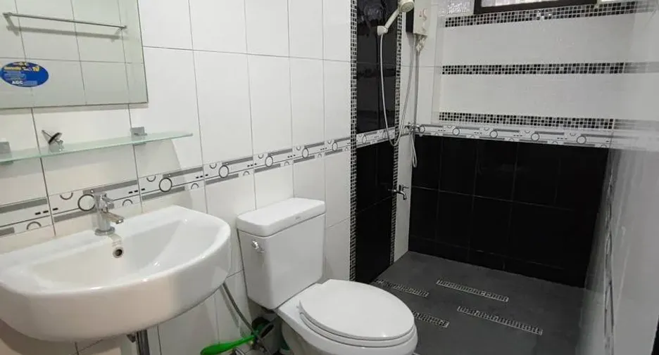 For rent 3 bedrooms townhouse in Khlong Toei, Bangkok