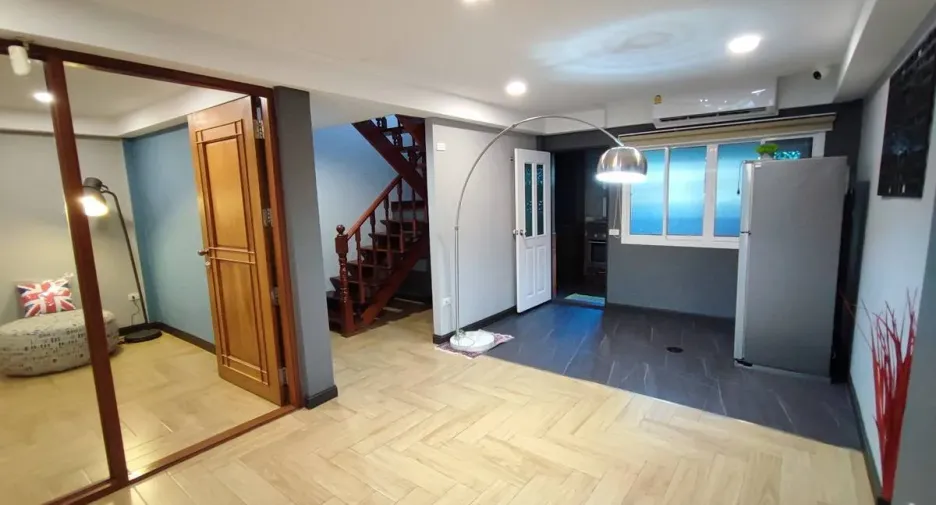 For rent 3 bedrooms townhouse in Khlong Toei, Bangkok