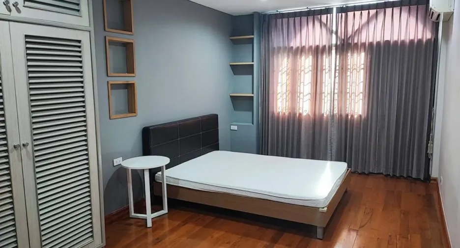 For rent 3 bedrooms townhouse in Khlong Toei, Bangkok