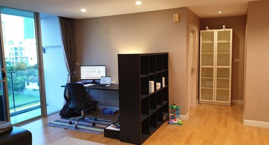 For rent 2 bedrooms condo in Phaya Thai, Bangkok