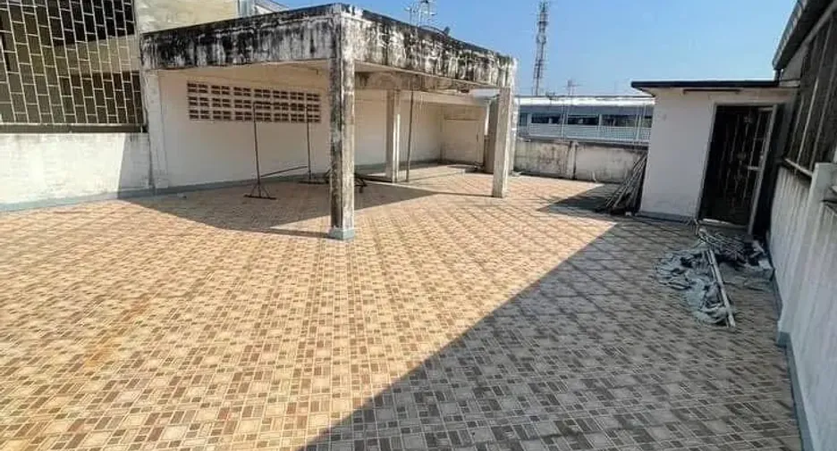 For sale 3 bedrooms retail Space in Bang Khen, Bangkok