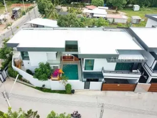 À louer 4 chambres maison à Bang Lamung, Chonburi