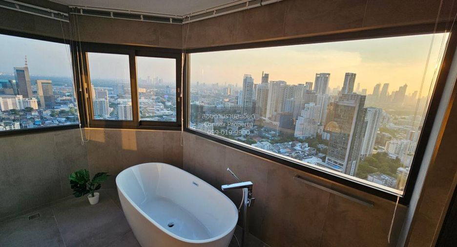 For rent 3 bedrooms condo in Khlong Toei, Bangkok