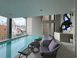 Casa adosada en alquiler y en venta de 3 habitaciones en Watthana, Bangkok
