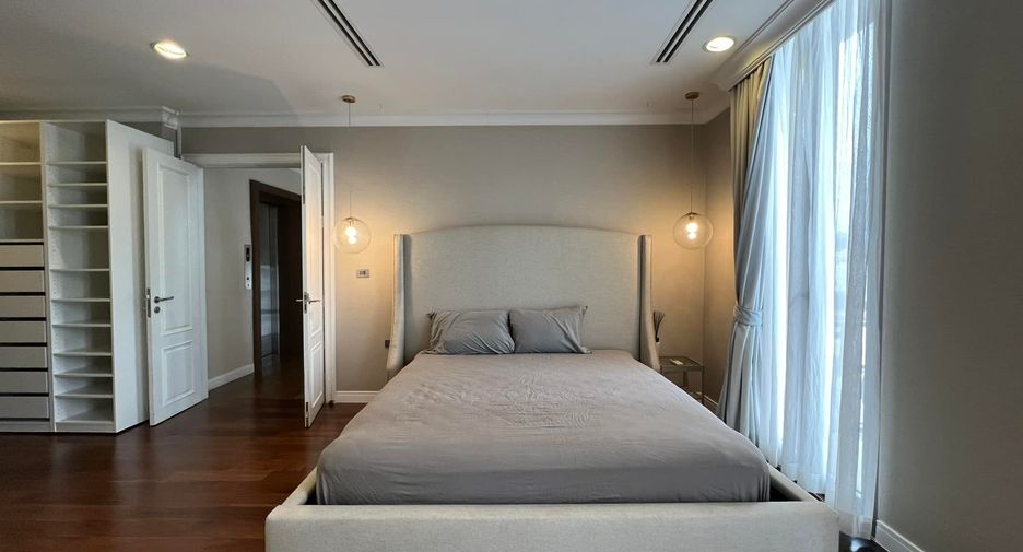 For rent and for sale 3 bedrooms townhouse in Watthana, Bangkok