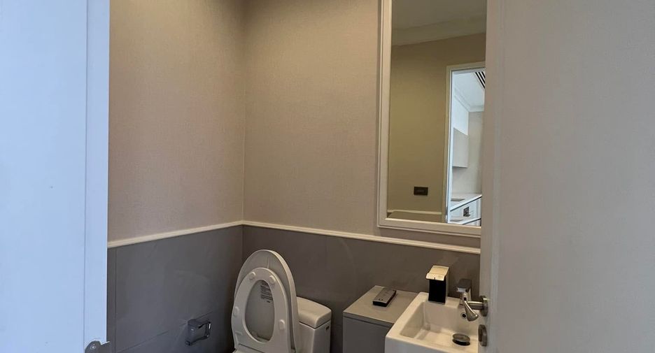 For rent and for sale 3 bedrooms townhouse in Watthana, Bangkok