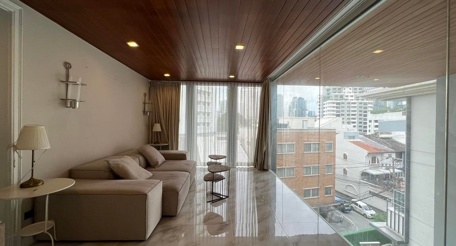 For rent and for sale 3 bedrooms townhouse in Watthana, Bangkok