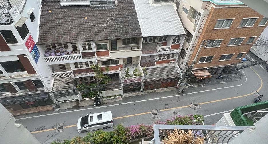For rent and for sale 3 bedrooms townhouse in Watthana, Bangkok