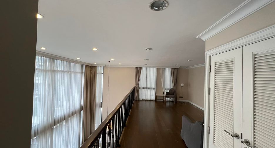 For rent and for sale 3 bedrooms townhouse in Watthana, Bangkok