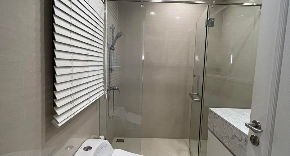 For rent and for sale 3 bedrooms townhouse in Watthana, Bangkok