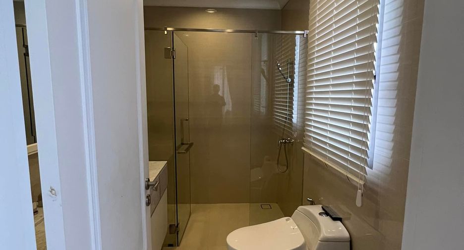 For rent and for sale 3 bedrooms townhouse in Watthana, Bangkok