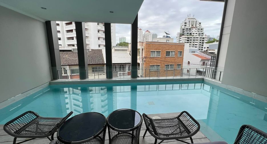 For rent and for sale 3 bedrooms townhouse in Watthana, Bangkok
